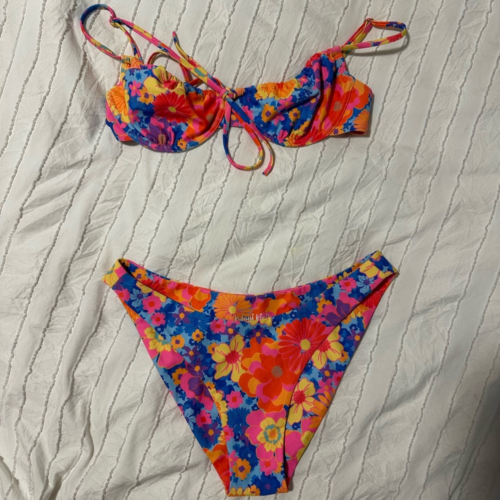 Kulani kinis floral swimsuit swimsuit (small top, medium bottoms)